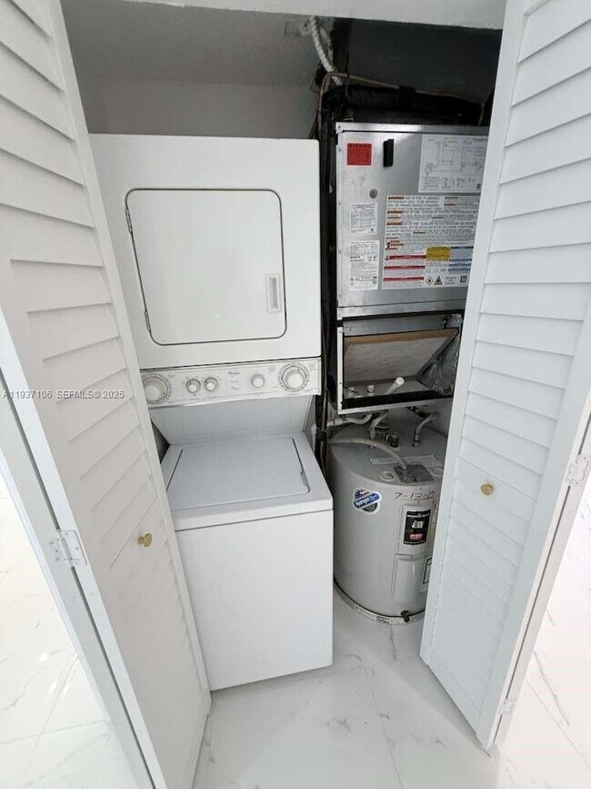 Building Photo - 1300 Wiley St