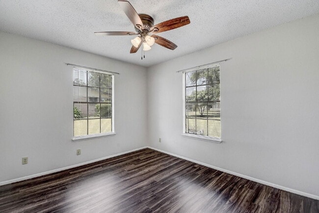 Building Photo - 4806 Russet Hill Dr