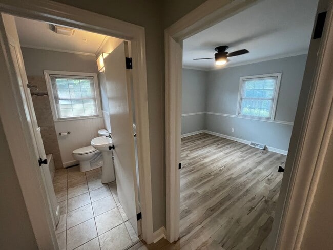 Building Photo - 5bd/2ba NEWLY remodeled brick ranch home. NO CATS.