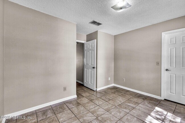 Building Photo - 12967 Canyon Creek Trail S