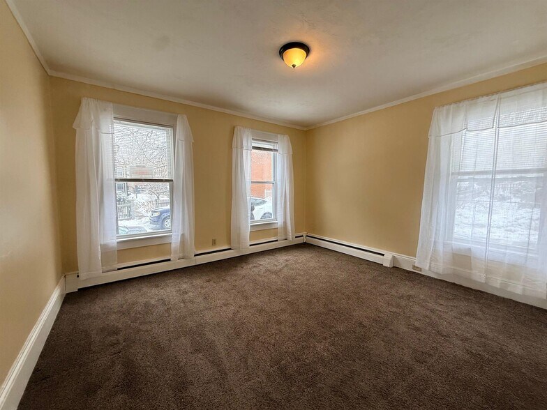 Building Photo - 15 Laurel St