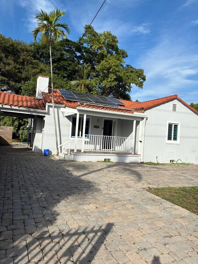 Building Photo - 1757 SW 24th Ter