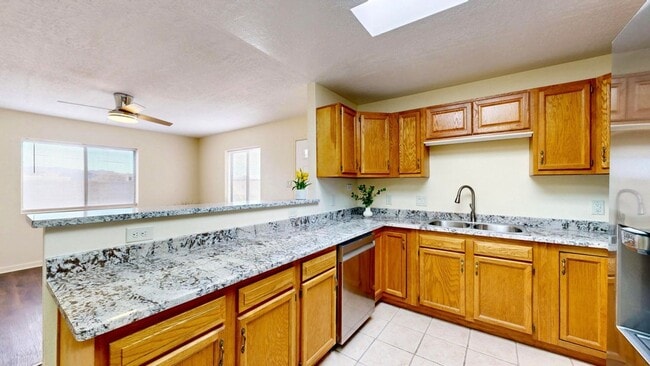 Building Photo - Charming Northeast Heights Rental - Pet Friendly!