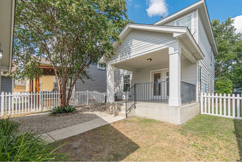 Building Photo - 403 McGarity