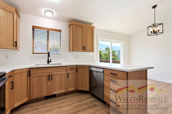 Building Photo - Beautiful Single-Family Home in Ogden