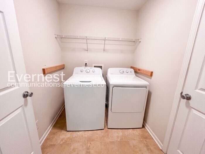 Building Photo - 701 Vineland Ct