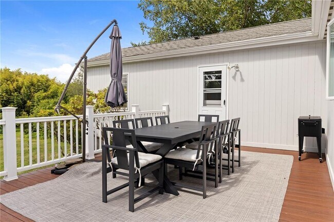 Building Photo - 331 Third Beach Rd