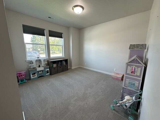 Building Photo - 3 bedroom, 2.5 bath with bonus room in Wes...