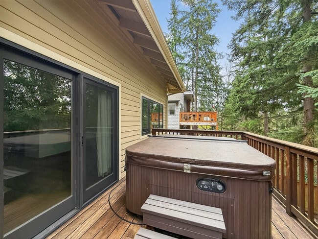 Building Photo - 5333 134th Ave SE