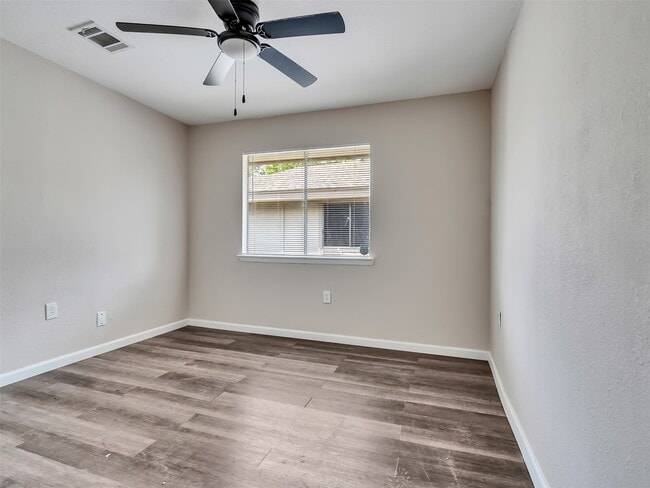 Building Photo - 5636 Birchmont Dr