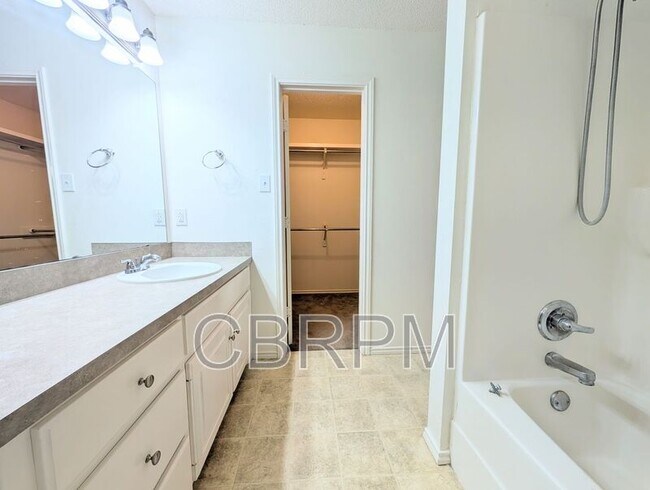 Building Photo - 2417 87th St