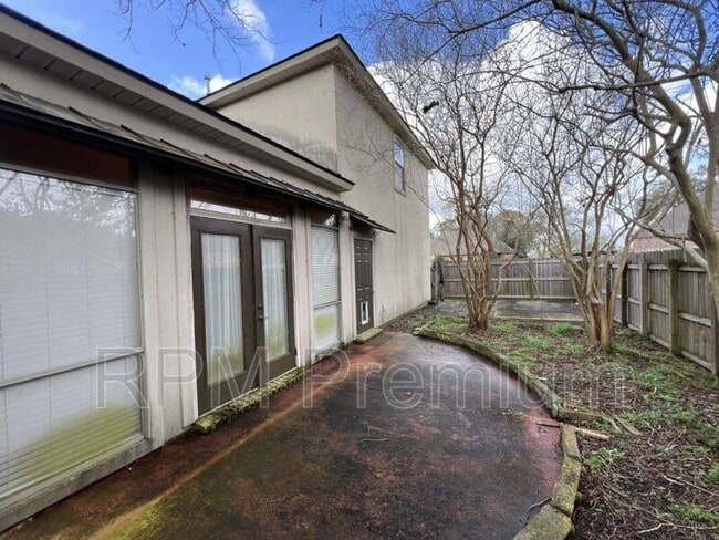 Building Photo - 17703 Shady Creek Ave