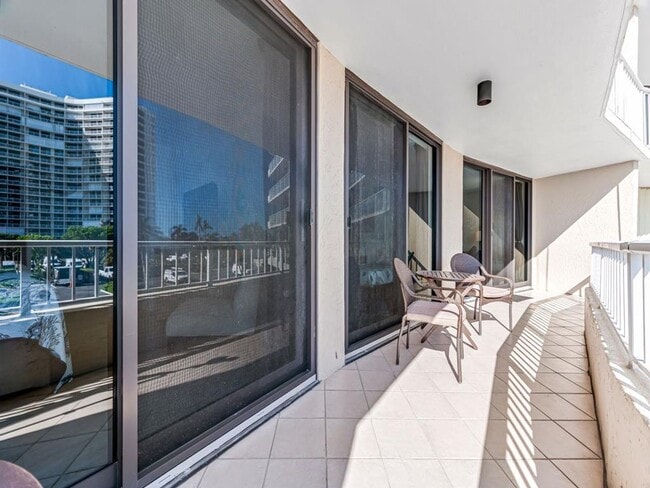 Building Photo - 380 Seaview Ct