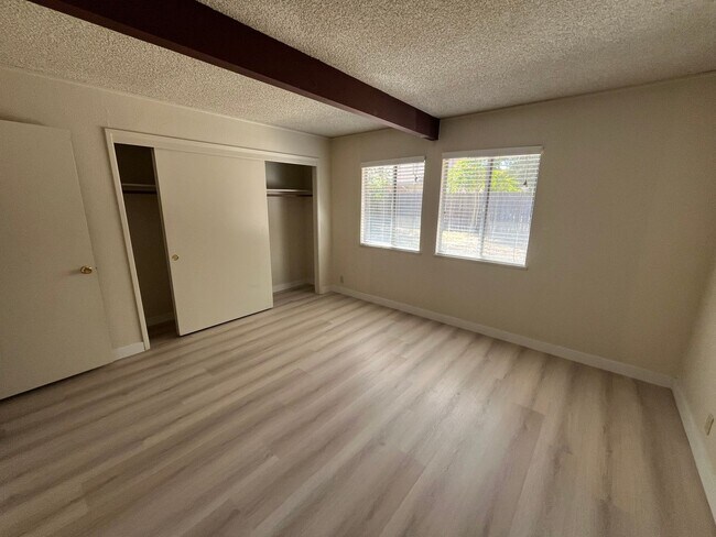 Building Photo - Adeline 615-617