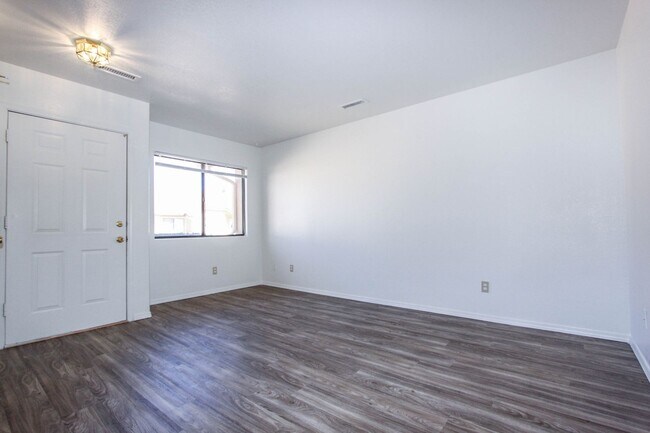 Building Photo - 8448 E Lakeshore Dr