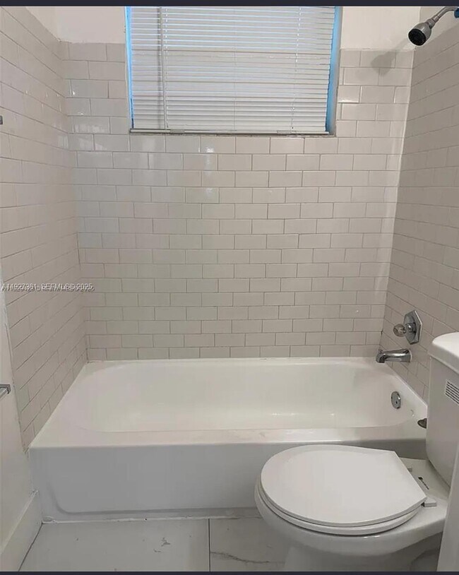 Building Photo - 522 NW 13th Ave