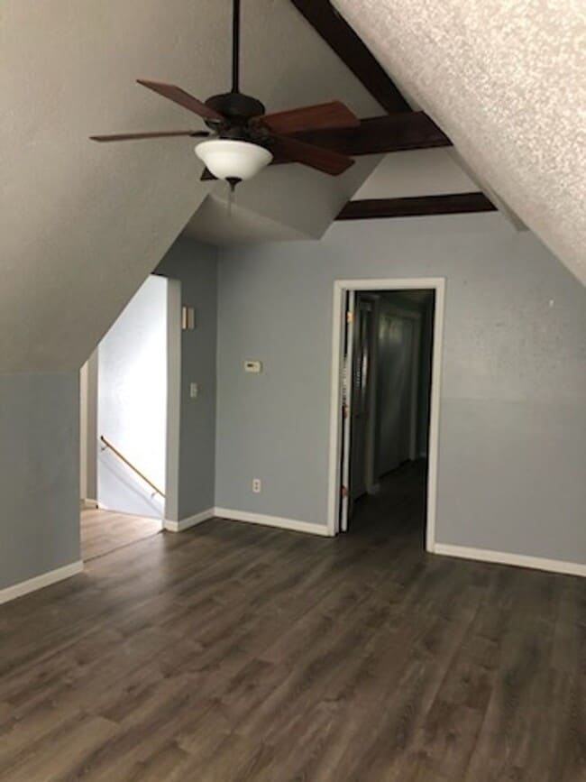 Building Photo - Upper Unit of Duplex