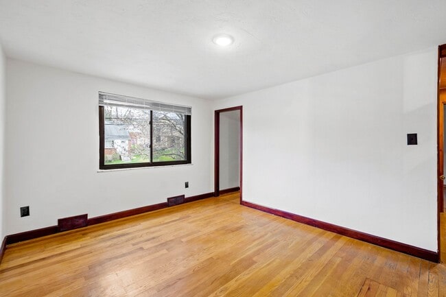 Building Photo - AVAILABLE JULY 1ST!! GORGEOUS 3 BED / 2 BATH HOME IN PENN HILLS!