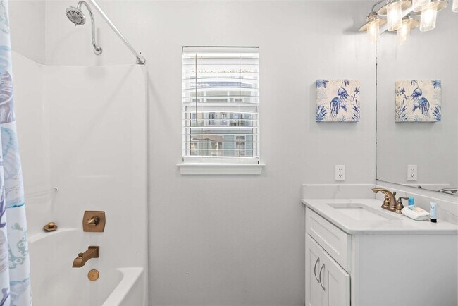 Building Photo - 2809 Scenic Hwy 98