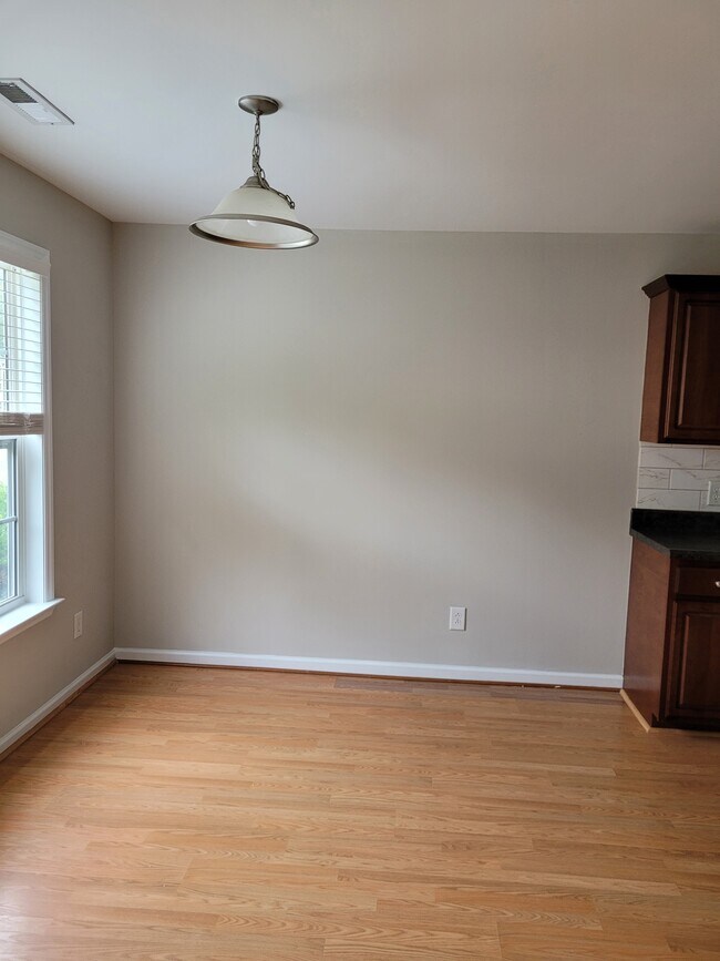 Building Photo - 117 Gatwick Ct