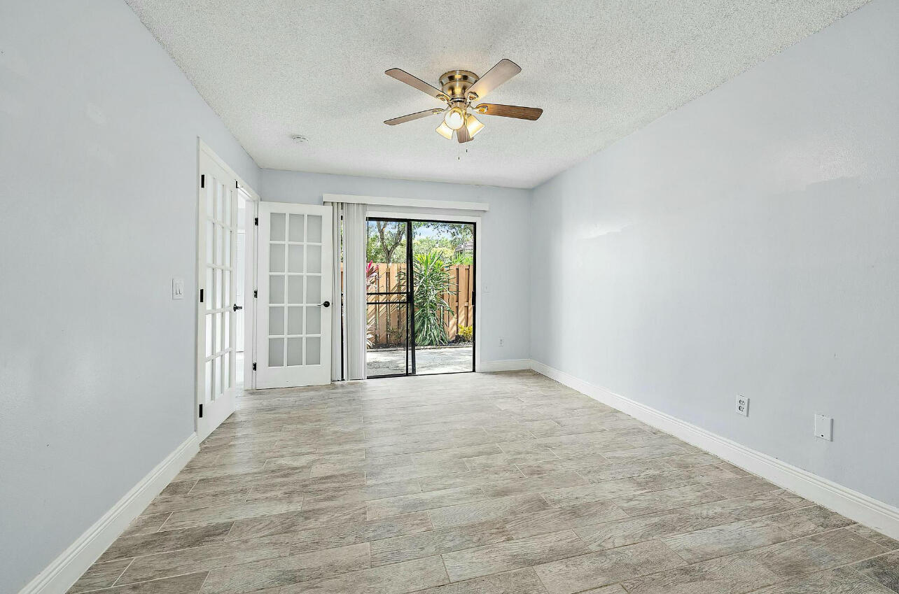 Building Photo - 4012 Palm Bay Cir