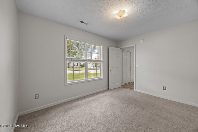 Building Photo - 105 Providence Dr