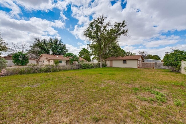 Building Photo - 6209 Glenhaven Dr