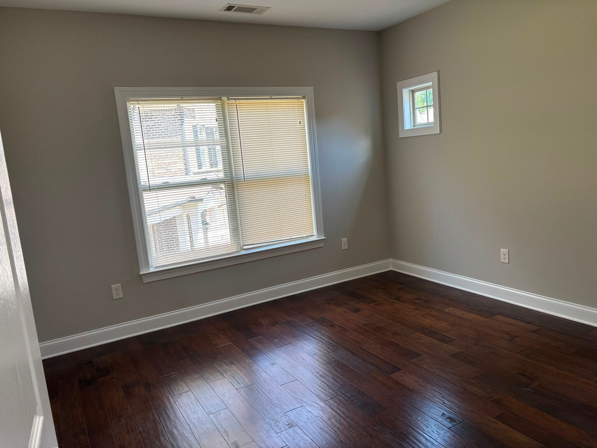Building Photo - 2035 Davallia Ct