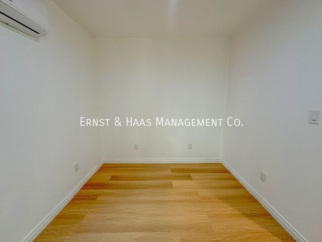 Building Photo - Lovely 2 Bedroom Apartment in Central Long...