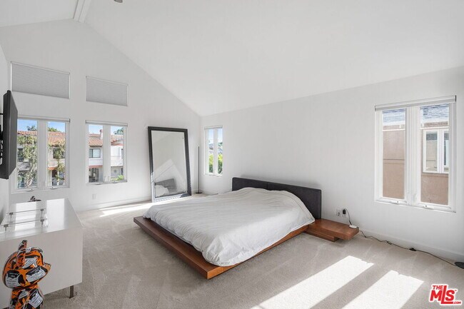 Building Photo - 4371 Troost Ave