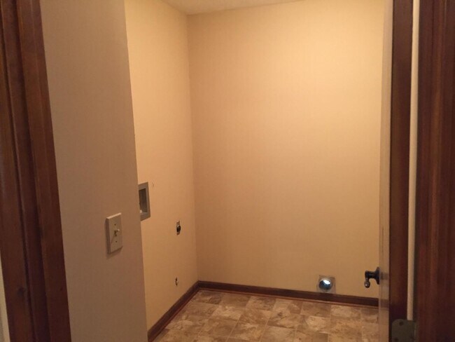 Building Photo - Newly Remodeled Home in the Wade Green Forest Subdivision