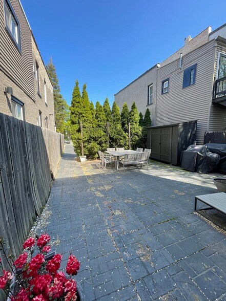Building Photo - 1514 N Maplewood Ave