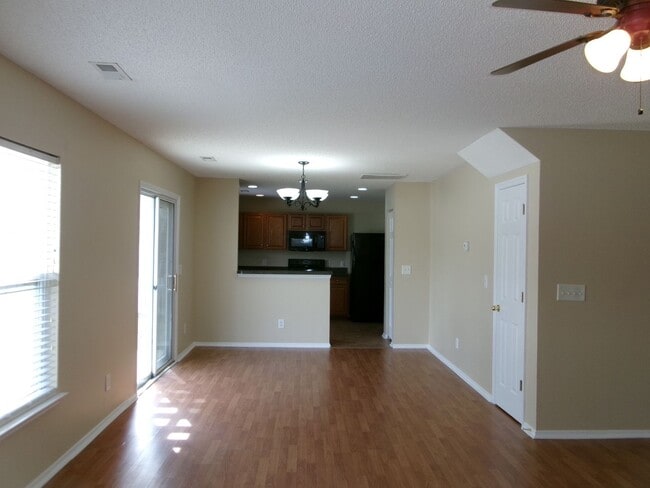 Building Photo - 3 bedroom, 2.5 bath home located in Bellegrove Preserve