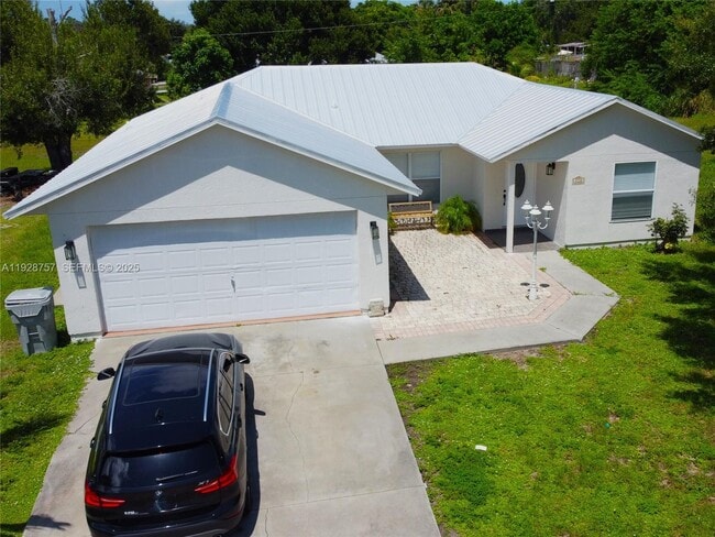 Building Photo - 720 2nd Pl SW