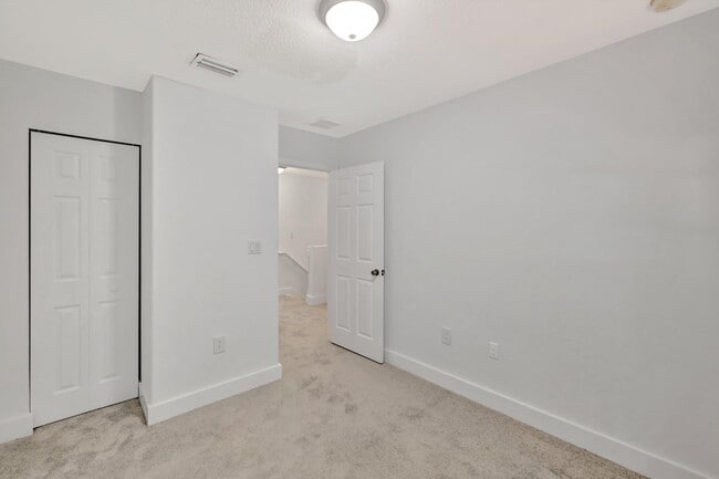Building Photo - 3055 Riverside Dr