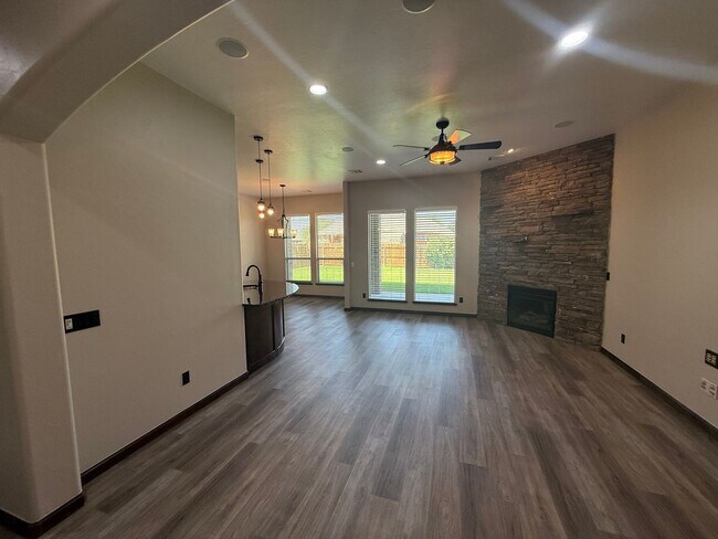 Building Photo - 3 bed plus office, Neighborhood amenities include a neighborhood pond, Pool and playground!