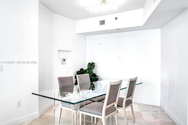 Building Photo - 1000 South Pointe Dr