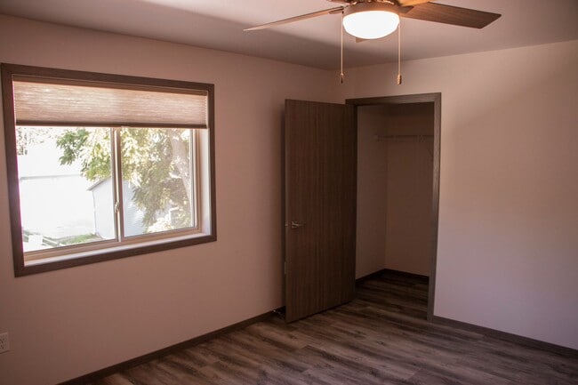 Building Photo - Pet Friendly 2bed Located on Southside Eau...