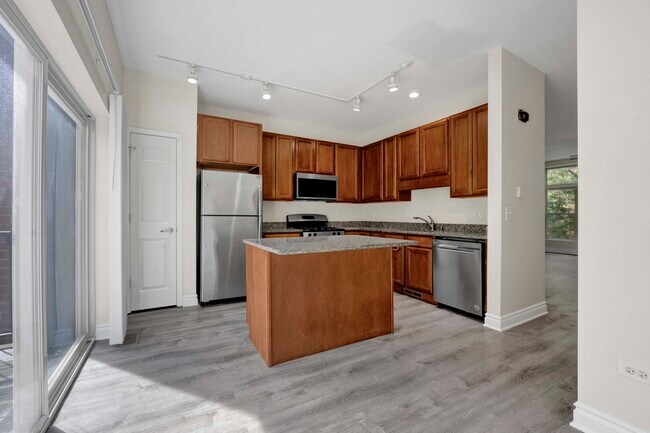 Building Photo - 2503 S Calumet Ave
