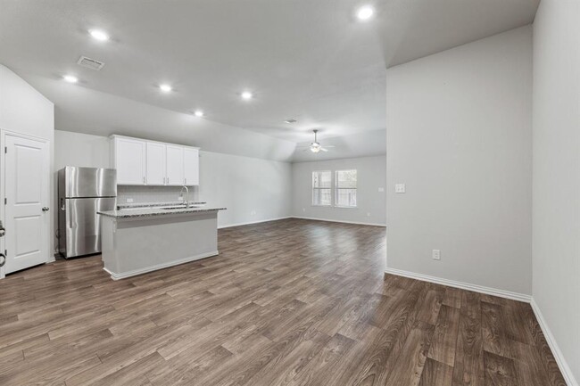Building Photo - 143 Alexander