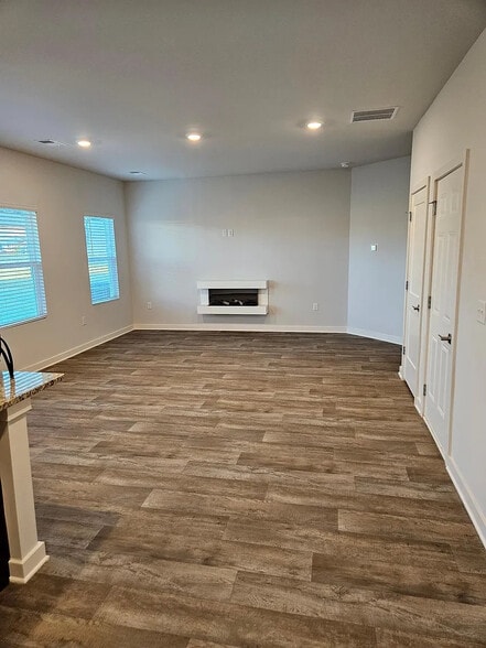 Building Photo - Room in House on Hibiscus Wy