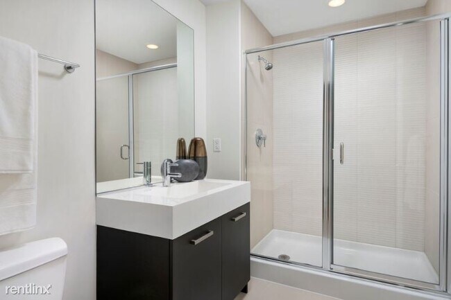 Building Photo - 1 br, 1 bath Condo - 1107 S Delano Ct E