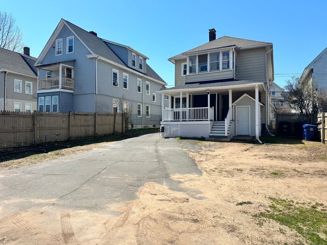 Building Photo - 1049 Campbell Ave
