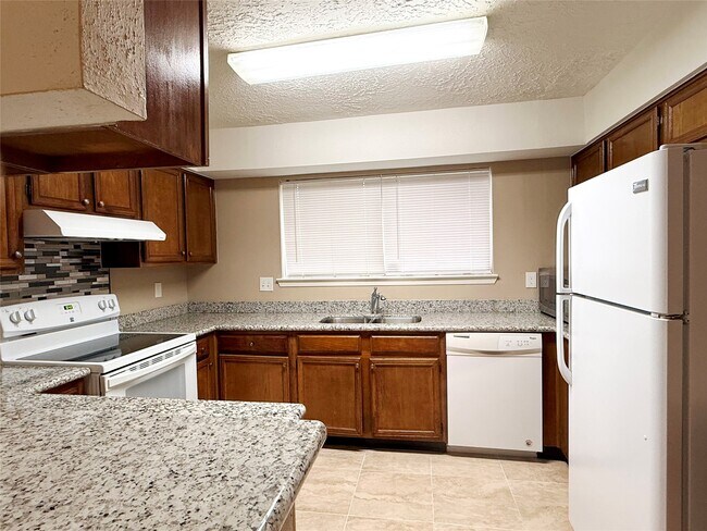 Building Photo - 4923 Kentwalk Dr