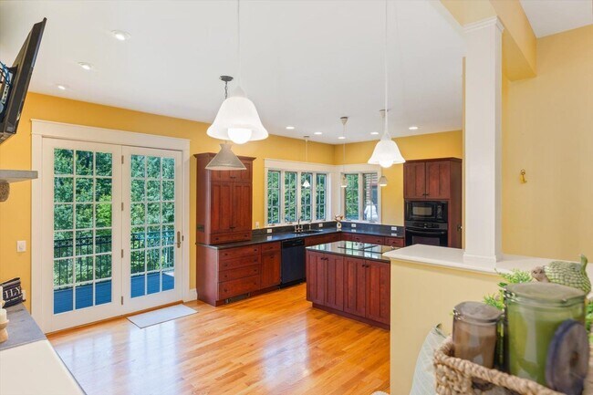 Building Photo - 662 Hurricane Rd