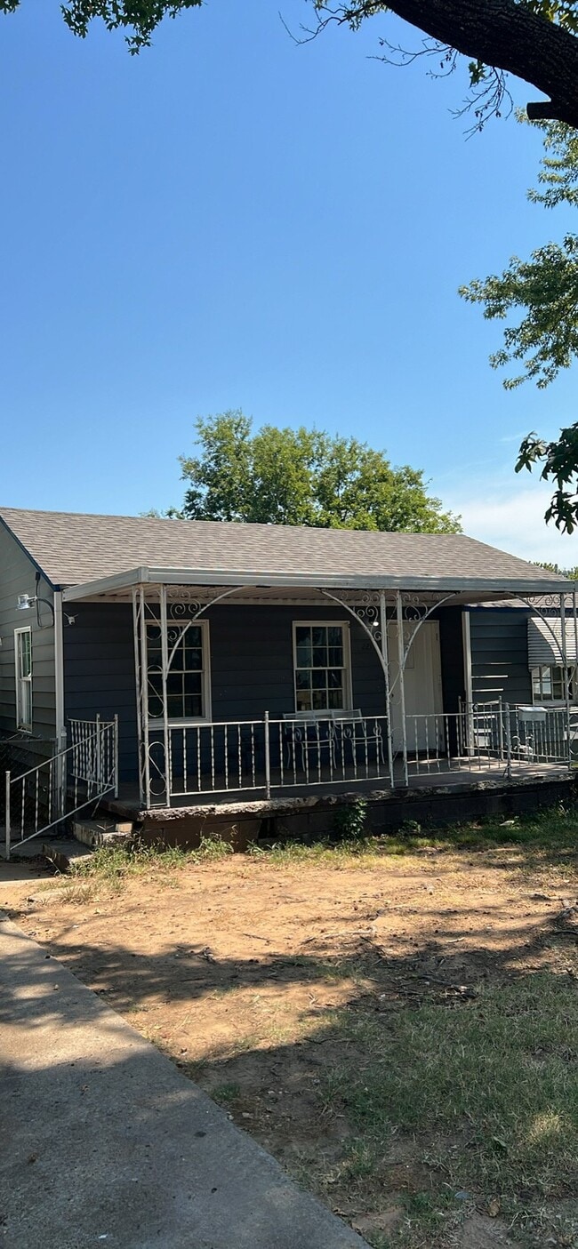 Building Photo - 221 S 68th E Ave