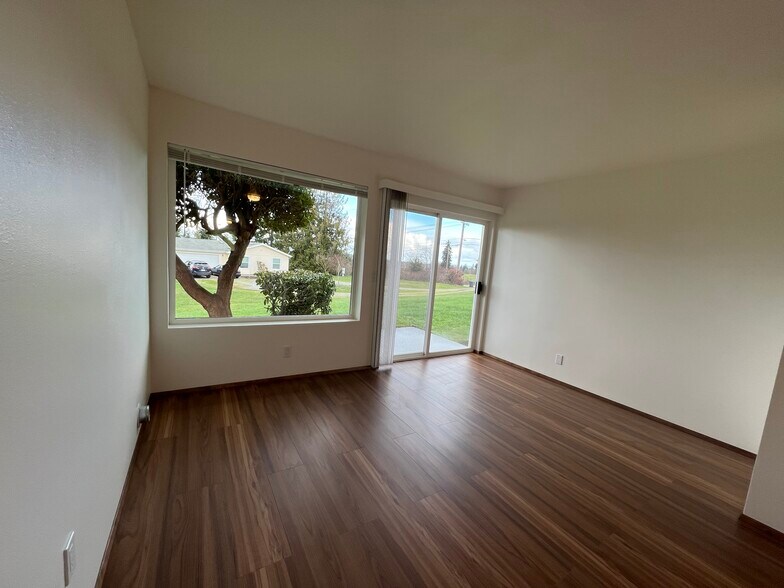 Building Photo - 1045 S 3rd Ave