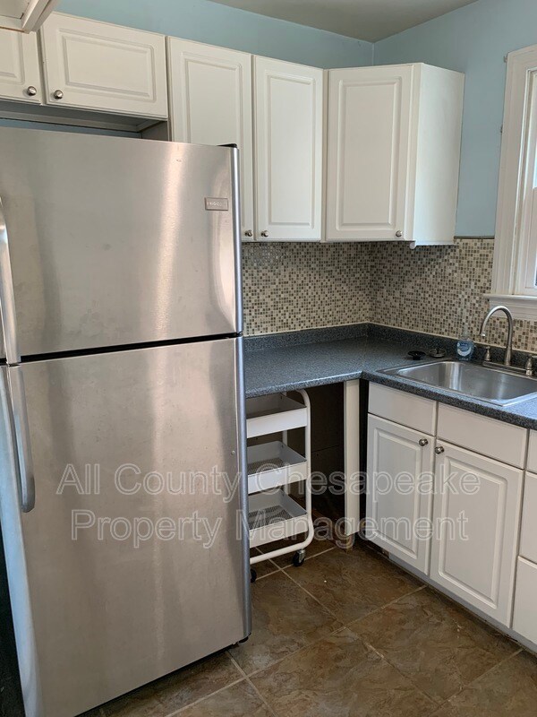 Building Photo - 5825 Westwood Ave