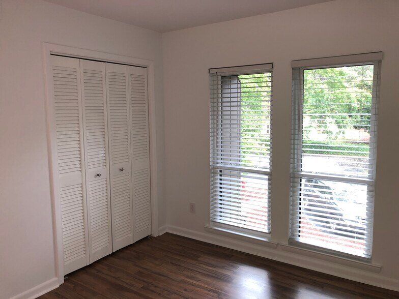 Building Photo - 250 Sugar Gum Ln