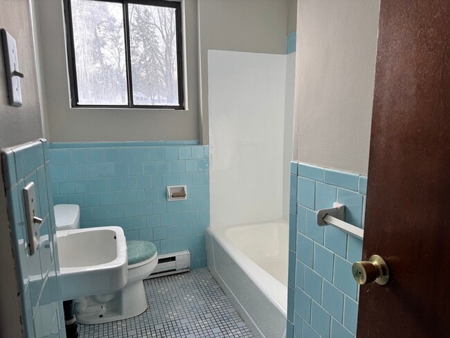 Building Photo - 320 Elm St